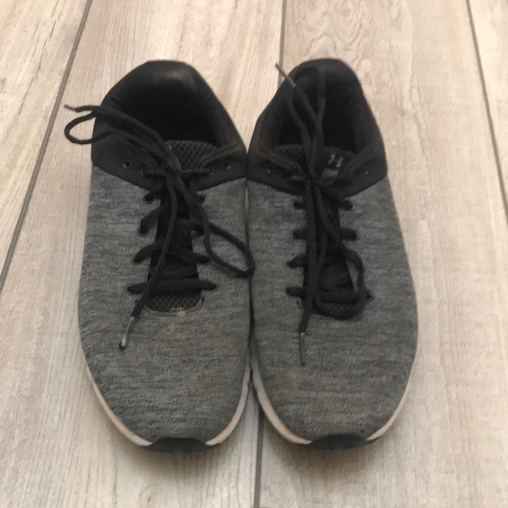 Under Armour tennis shoes